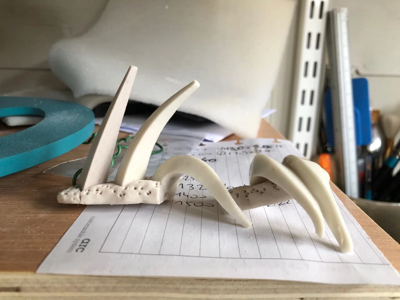 Kiln firing: glaze running on the shelves