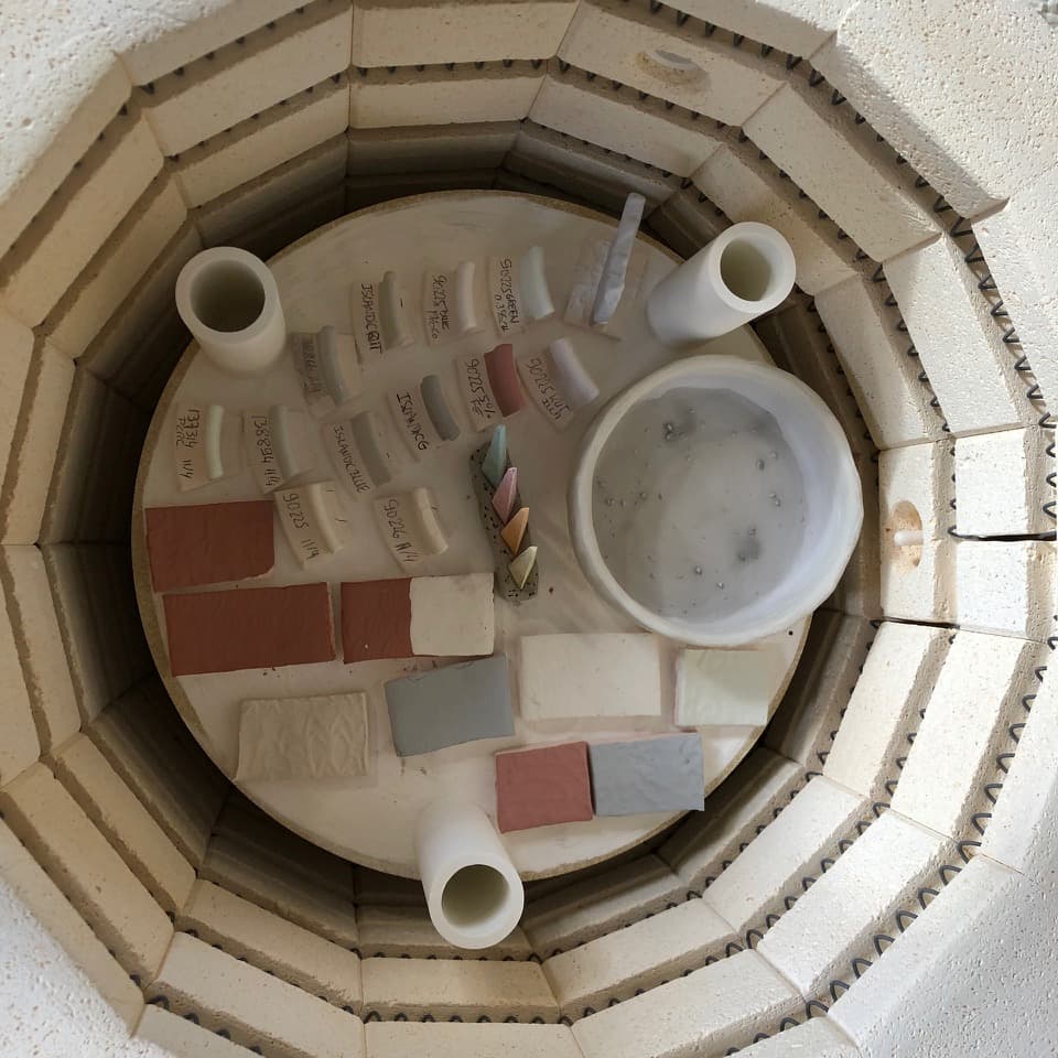 Kiln firing: glaze running on the shelves